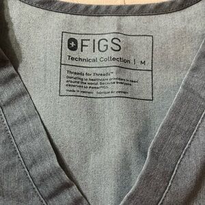 Figs scrub top